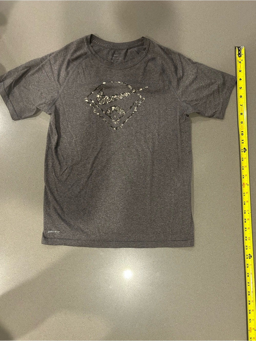 Kids Nike Dri-Fit Superman Graphic T-Shirt Size L 8-10.